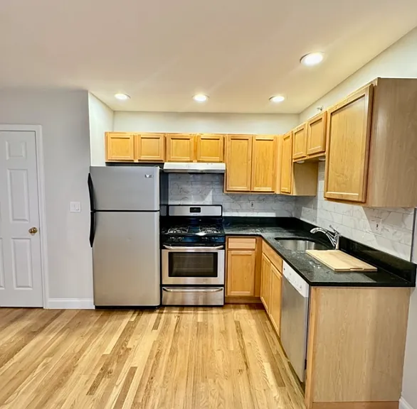 393 W Broadway #9 — Photo 2
