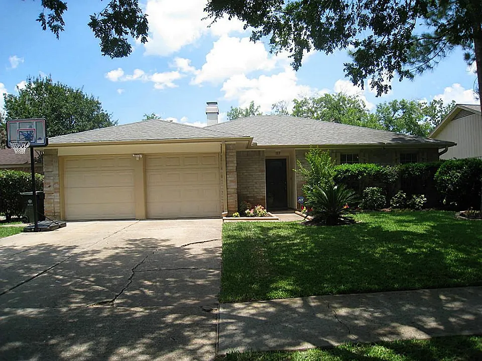 3103 Sam Houston Dr