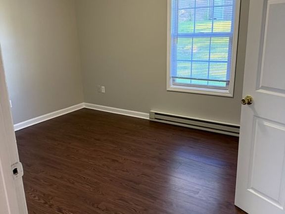 5th image of 603 Four Mile Ave #6