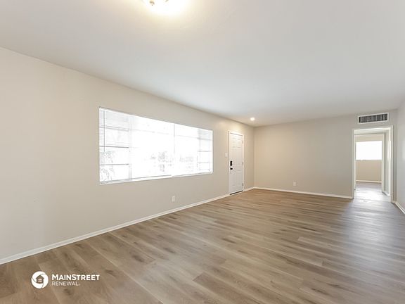 4th image of 2407 W Shady Glen Ave