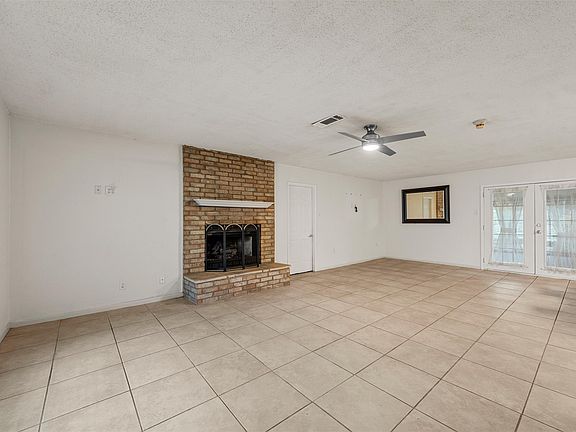 4th image of 733 Arliss Dr