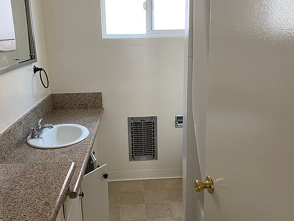 5th image of 1132 12th St APT 6