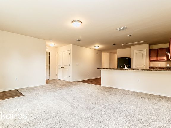 5th image of 2617 NE 5th Ave
