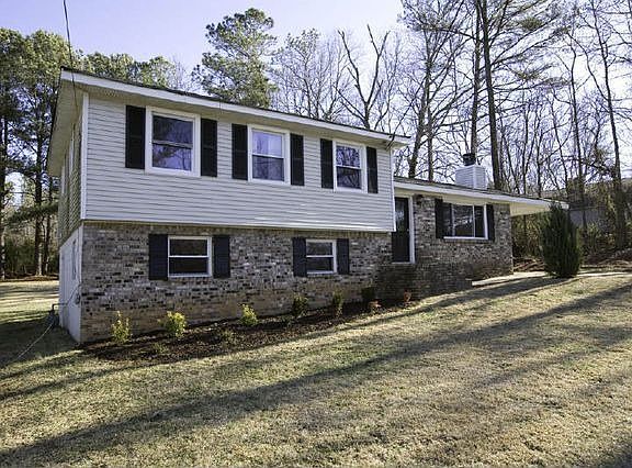 2nd image of 600 Village Lane Dr SW