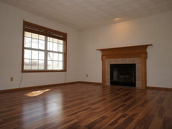 3rd image of 1913 Wyndham Ln