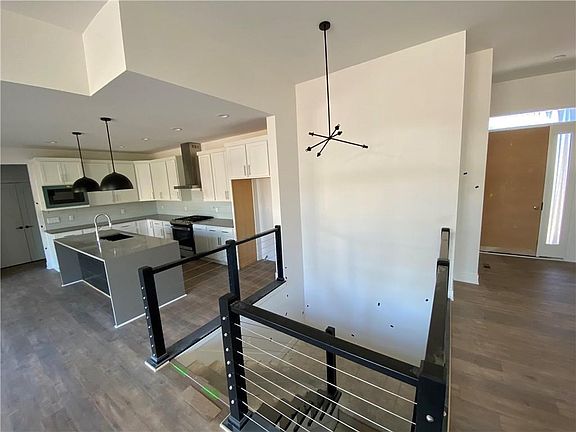 5th image of 650 Belmont Blvd