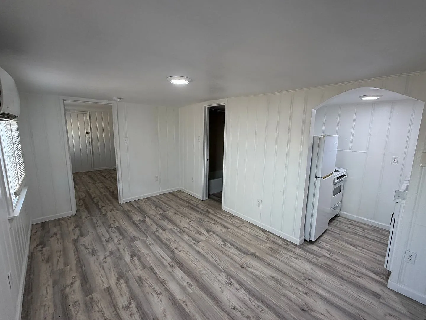 Updated 1 Bedroom in Great Downtown Location - 20th St & Thomas w/Yard — Photo 2