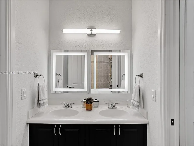 14321 Jockey Cir N — Photo 53
