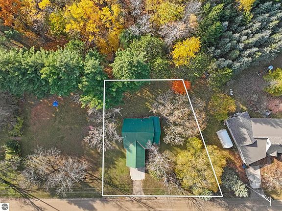5th image of 302 Kentucky Ave
