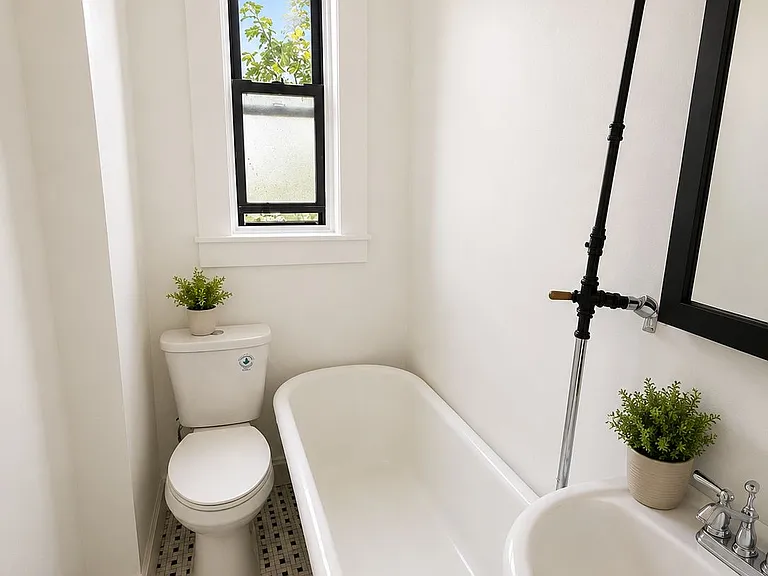 6502 Fresh Pond Rd #2L — Photo 3