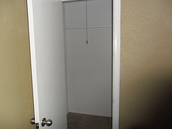 5th image of 610 Kingsbridge Dr