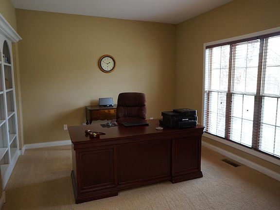 4th image of 216 Richardson Pl