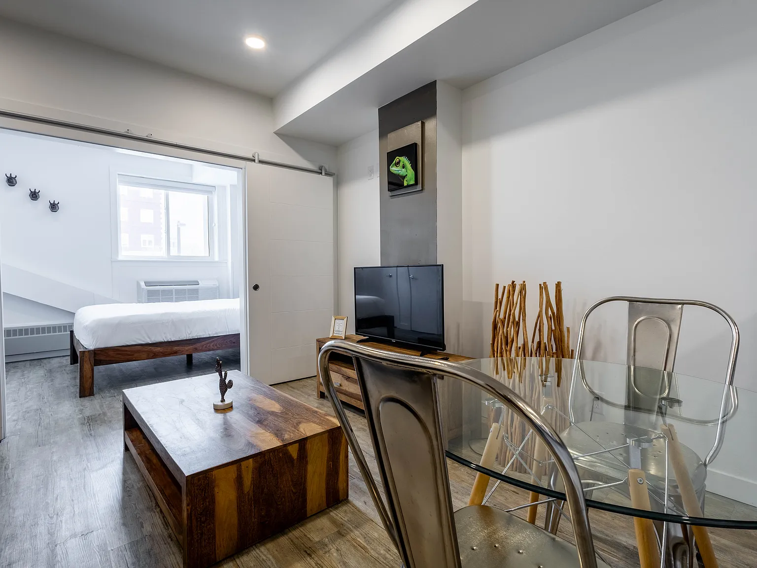 Furnished Apartment in Regina | Flexible Lease | Utilities Included — Photo 2