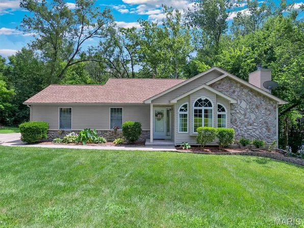 110 Towerwood Dr, O'Fallon, MO 63366