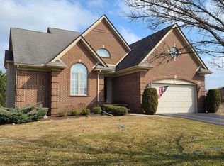 7368 Pine Vista Dr, Brighton, MI 48116