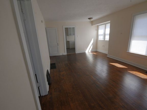 3rd image of 1205 N Denny St