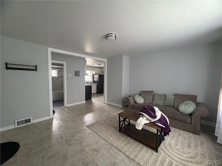 1628 Steuben St — Photo 3