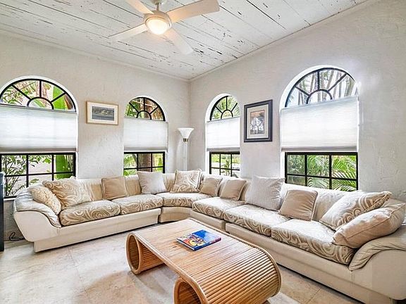 5th image of 835 Biscayne Dr