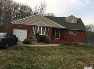 7 Blackman St, Smithtown, NY 11787