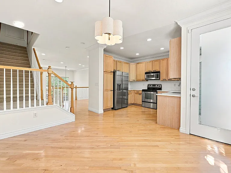 9217 Kornbrust Cir — Photo 10