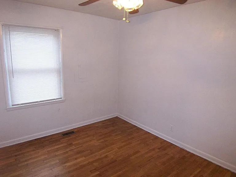 325 S Pickwick Ave #325 — Photo 6