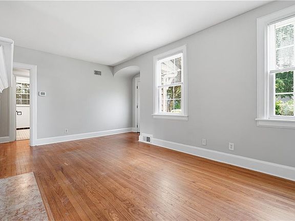 5th image of 203 Burleigh Ave