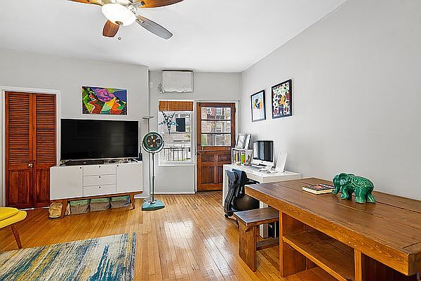 1st image of 267 W 71st St APT 4R