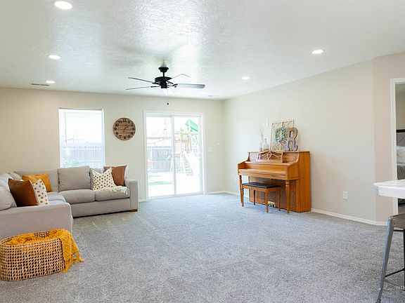 4th image of 16919 Abram Ave