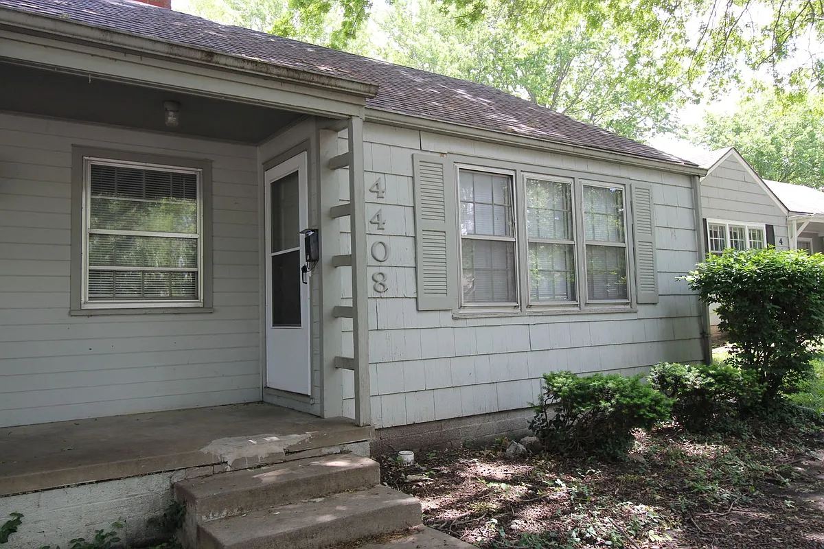 Building Photo - 4408 S Parkway Dr