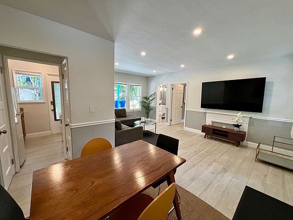3rd image of 6030 N Bayshore Dr #2