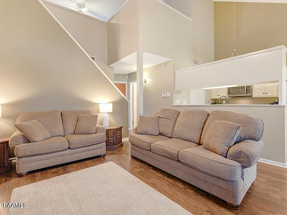 3rd image of 109 Sugarcreek Dr