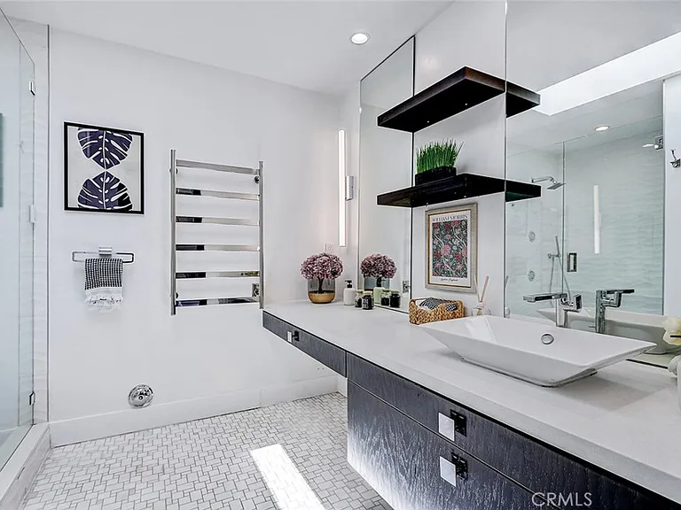 832 N Oceanbluff Ave — Photo 29