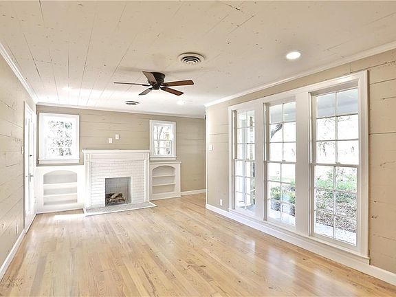 3rd image of 1117 Hollis Dr