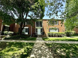 740 E Fox Hills Dr, Bloomfield Township, MI 48304