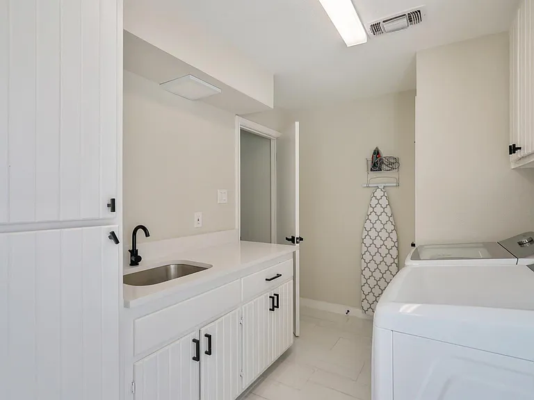 1205 Hillsdale Dr — Photo 31