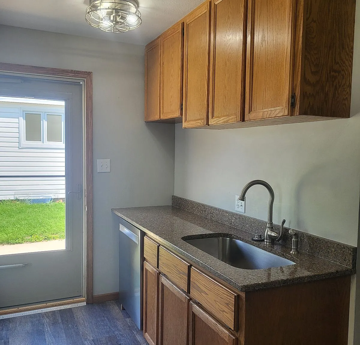 3 bed, 1.5 bath, 1371 sqft, $2,200 — Photo 4