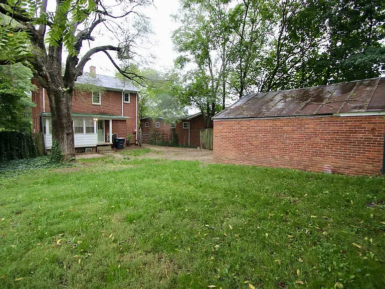 1044 N Main St — Photo 25