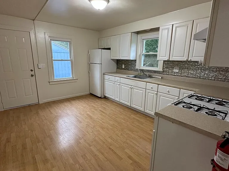 104 S Pearl St #S — Photo 3