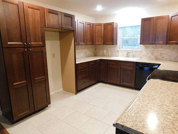 3rd image of 2818 Canyon Creek Dr