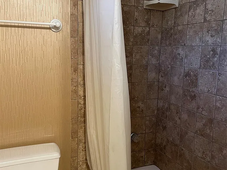 302 Somerset Rd — Photo 16