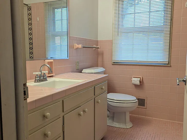 8242 Forest Ln — Photo 11