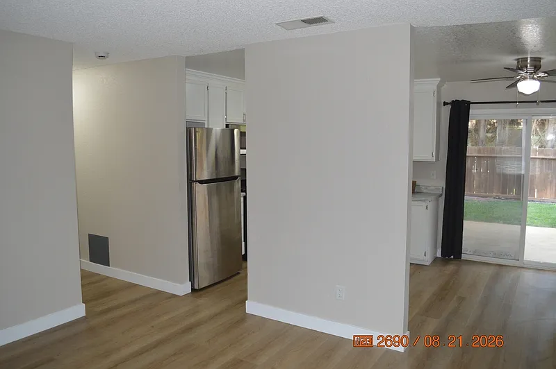 3 bed, 2.0 bath, 1040 sqft, $2,350 — Photo 4