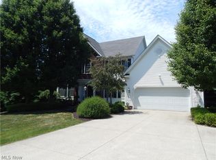 409 Roland Hills Dr, Mogadore, OH 44260