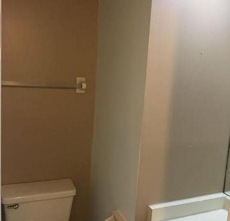 2nd image of 7450 Wynnewood Sq