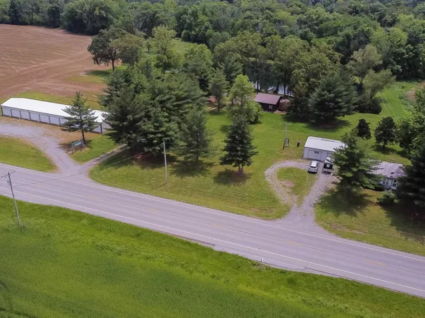 9204 State Route 154 Hwy, Tamaroa, IL 62888