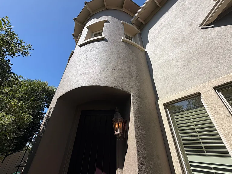 1014 Gamay Dr — Photo 2