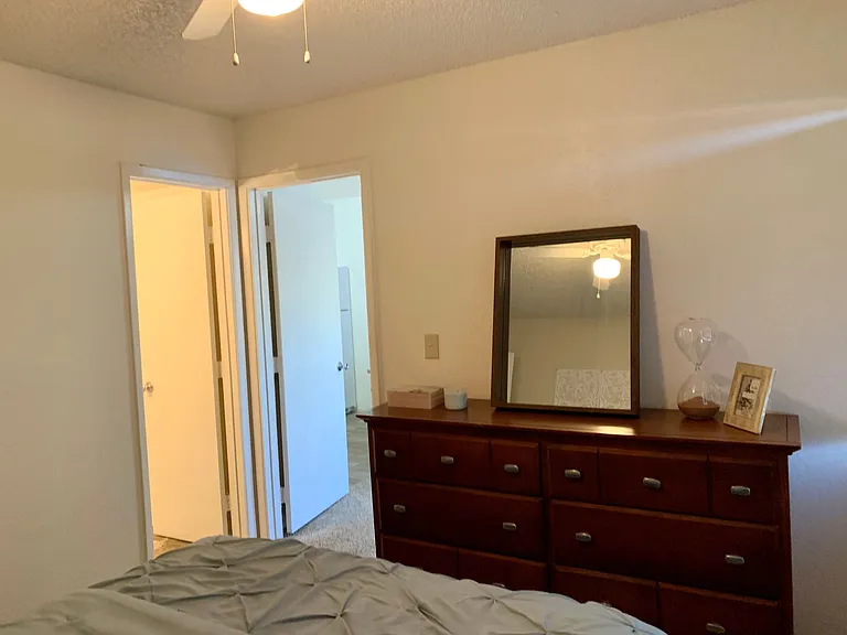 Sunset Vista Apartments — Photo 11