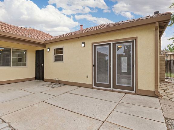 3rd image of 2631 Burgundy Ct