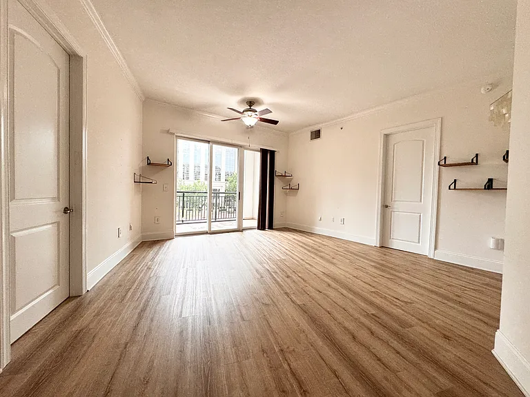 4620 Piedmont Row Dr #304 — Photo 4