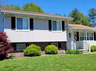 168 Willowood Rd, Litchfield, IL 62056